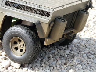 Tamiya 58004 - XR311 FMC Combat Support Vehicle Motor boot detail